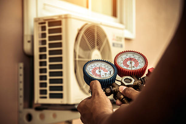 Professional Hvac technician working in Downers Grove, IL